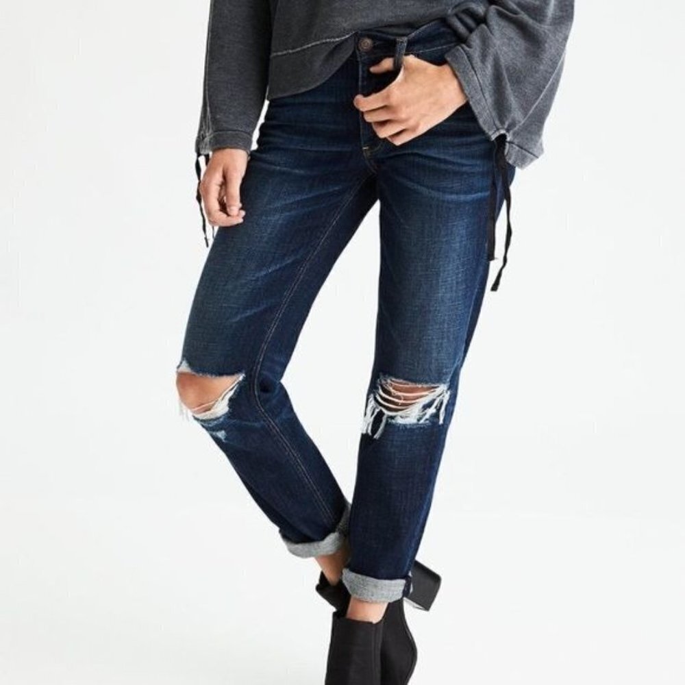 American Eagle Distressed Tomgirl Jeans - Size 00